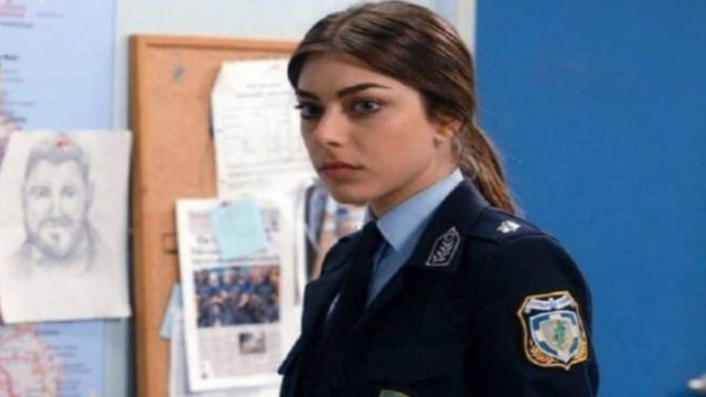 Θυμάστε την Αθηνά από το Τατουάζ του Alpha; Δείτε πως είναι σήμερα με καυτό μπικίνι στην παραλία!