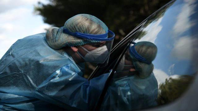 Επιστροφή στα… Χριστούγεννα με τον κορωνοϊό – Προειδοποίηση Τζανάκη: «Θα φτάσουν 30.000 τα κρούσματα – Μετά τις 15 Ιουλίου…» (video)