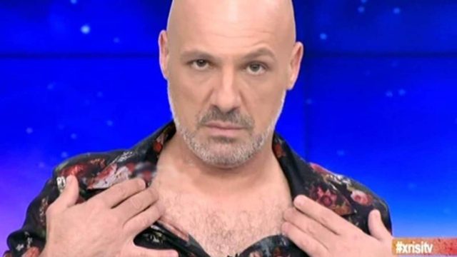 «Θαλασσοταραχή» για το Νίκο Μουτσινά: «Στα 19 έκανα για πρώτη φορά σ@ξ με… ήταν “μάστορας”»