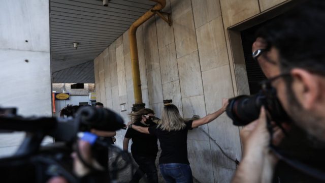 Δήμητρα Πισπιρίγκου: Συγκλονιστικά νέα στοιχεία από την κατάθεσή της – Τι ώρα και πώς βρήκε το μωρό νεκρό στην κούνια του (video)