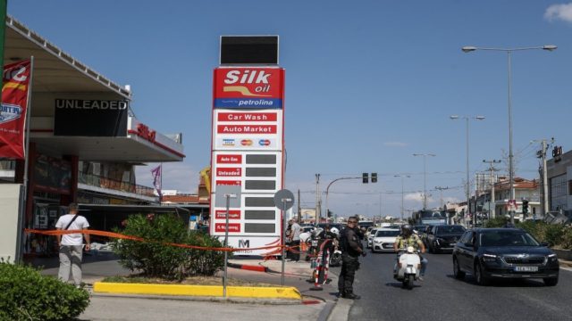 Εν ψυχρώ δολοφονία στον Γέρακα: Βρέθηκαν τα καλάσνικοφ των εκτελεστών του πρατηριούχου – Πού στρέφονται πλέον οι έρευνες (video)