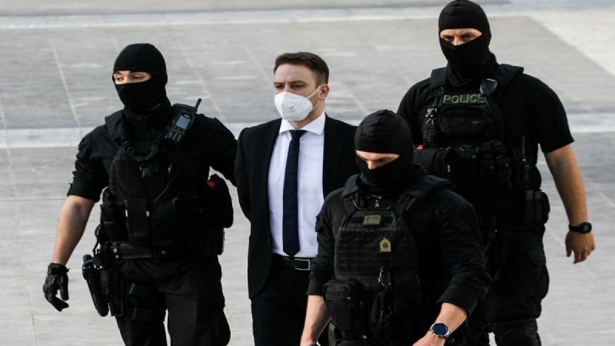 Έγκλημα στα Γλυκά Νερά: Τρέμει για τη ζωή του ο Μπάμπης Αναγνωστόπουλος! Μετάγεται στο Μαλανδρίνο – Aποτελείται από σκληρούς ποινικούς (Video)