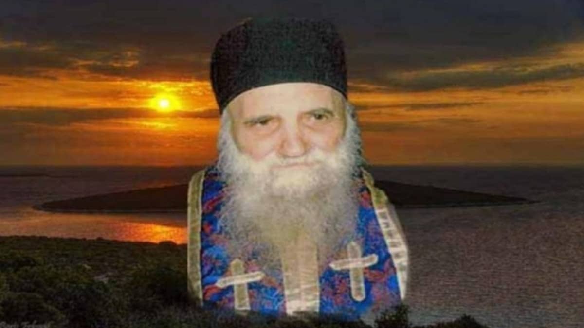 Προφητεία-σταθμός του Γέροντα Ιλαρίωνα Αργκάτου: «Οι άνθρωποι θα πουλήσουν την ψυχή τους για τροφή και ρούχα – Έρχονται…»