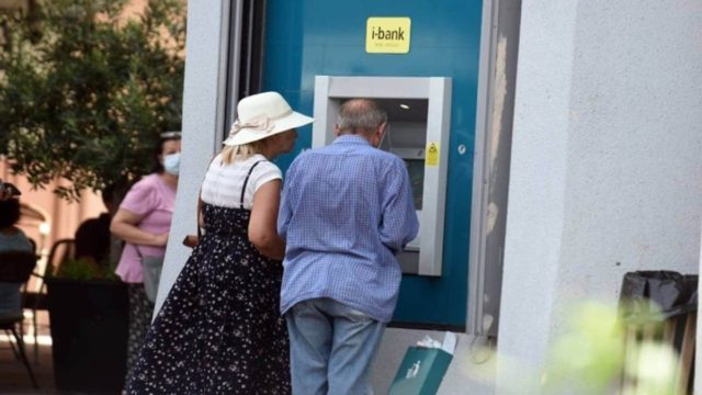 Κληρονομιά τέλος; Συνταξιούχοι επιλέγουν να απολαύσουν τα χρήματά τους αντί να τα αφήσουν στα παιδιά τους