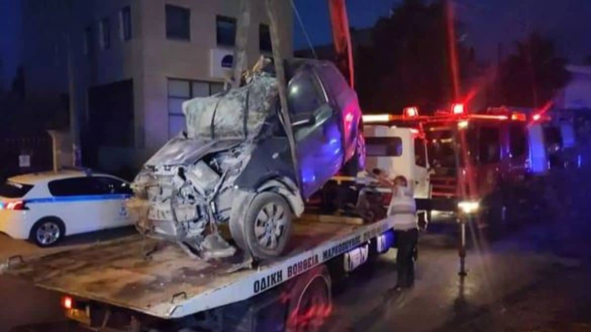 Φρικτό τροχαίο στο Χαλάνδρι με νεκρό 18χρονο παλικάρι! Εικόνες σοκ (video)