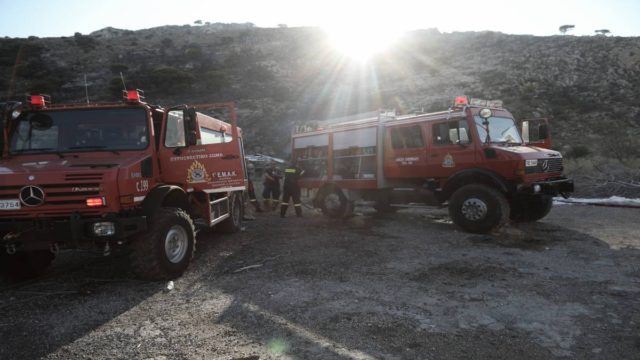 Συναγερμός στο Σχιστό: Φωτιά σε εξέλιξη