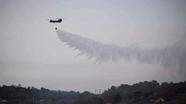 Φωτιά στη Σκόπελο – Επιχειρούν επίγειες και εναέριες δυνάμεις