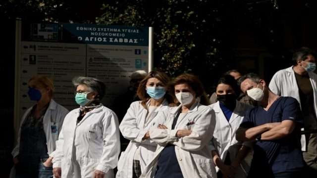 Έτσι θα «τιμωρούνται» όσοι δεν επιλέξουν προσωπικό γιατρό – Τι προβλέπεται για την αποζημίωση των υγειονομικών (video)