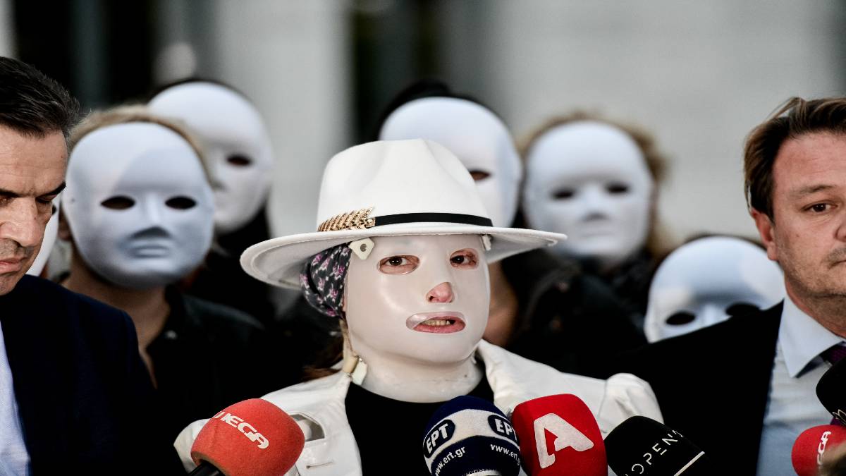Πυρ και μανία η Ιωάννα Παλιοσπύρου με τις «κολακείες» πρώην κρατούμενης για την Έφη Κακαράντζουλα