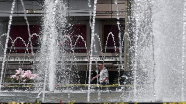 Έκτακτες οδηγίες από την Πολιτική Προστασία για τον επερχόμενο καύσωνα – Όσα πρέπει να προσέξετε (video)