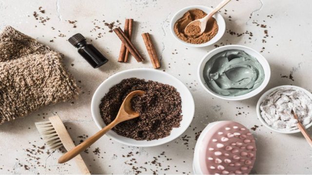 Σπιτικό scrub κατά της κυτταρίτιδας με μόνο 2 υλικά!