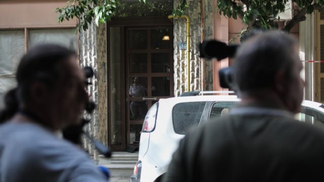 Γυναικοκτονία στο Κουκάκι: «Τη ζήλευα…» – Τα πρώτα λόγια του φονιά στους αστυνομικούς