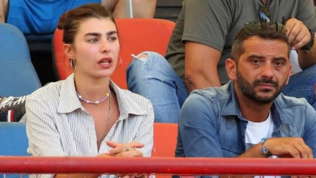 Τέρμα φουσκωμένη κοιλιά: Αποκλειστικές φωτογραφίες από την πρώτη δημόσια εμφάνιση της εγκυμονούσας Μιχαλοπούλου στο πλευρό του Κουτσόπουλου
