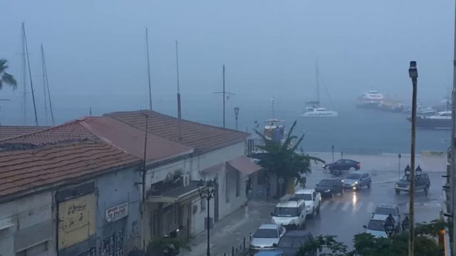 Κακοκαιρία Genesis: Ανατριχιαστικό βίντεο από το πέρασμα της θύελλας στη Λάρισα
