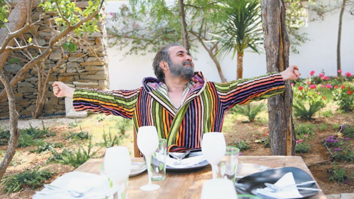 Δεν είναι μόνο ο Πάριος: Αυτό είναι το σπίτι του Λάκη Λαζόπουλου στην Πάρο (photos)