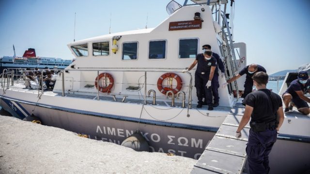 Θρίλερ στη Θεσσαλονίκη: Δύο νεκροί μετά την πτώση αυτοκινήτου στη θάλασσα – Ήταν δεμένοι με χειροπέδες (video)