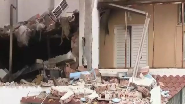 Συναγερμός στο Μενίδι: Έκρηξη σε πρώην βιοτεχνία ξυλείας