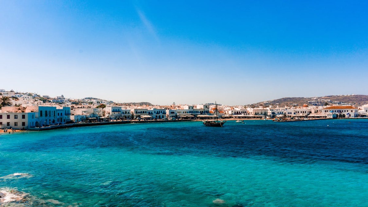 Αυτά είναι τα δημοφιλέστερα νησιά της Ελλάδας που ξεχωρίζουν για τις παραλίες τους