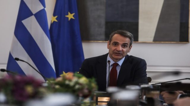 Ενισχυμένο το Fuel Pass 2: Επίσημες ανακοινώσεις Μητσοτάκη – Τα νέα ποσά έως 100 ευρώ (video)