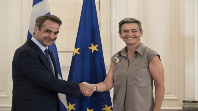 «Καρφιά» Μητσοτάκη σε ΣΥΡΙΖΑ, 7 χρόνια μετά τα capital controls: «Το 2015 ήρθαμε κοντά στην απόλυτη καταστροφή –  Πληρώσαμε βαρύ τίμημα» (photos)