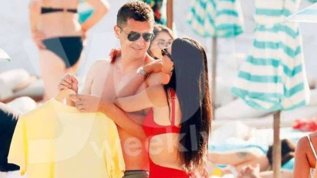 Πιο διαχυτική από ποτέ με τον Αντώνη Σρόιτερ: Αναστέναξε η Μύκονος με το κόκκινο μαγιό της Ιωάννας Μπούκη
