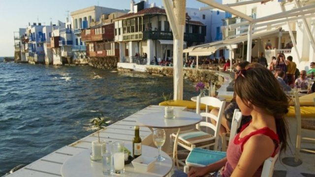 Δεν πήγε με τον φίλο του: Αυτή είναι η ατάκα της μάνας που εξόργισε τον 17χρονο στη Μύκονο