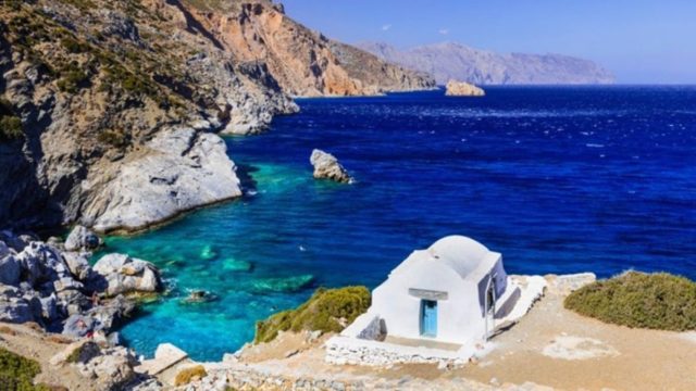 Τρέξε να προλάβεις: 4 «μαγικά» νησιά που θα κοστίσουν μέχρι 30 ευρώ τη μέρα