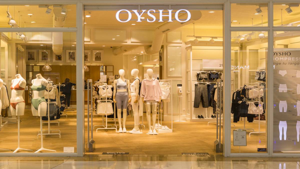 Θα πάθεις την πλάκα σου! Το chic φόρεμα από τα Oysho στο χρώμα του σύκου θα κάνει τα looks σου πιο ρομαντικά