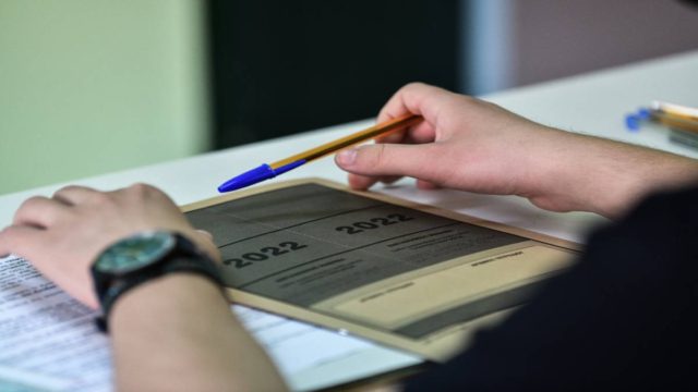 Πανελλαδικές εξετάσεις 2022: Πτώση των βάσεων φέρνει το βαθμολογικό «Βατερλώ»