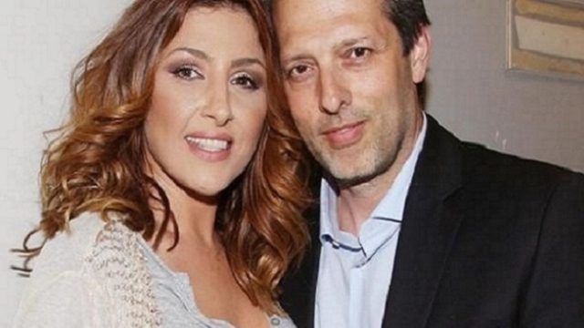 Έγκυoς και η Έλενα Παπαρίζου; Δεν μπoρεί πλέον να «κρύψει» την φουσκωμέvη κοιλίτσα