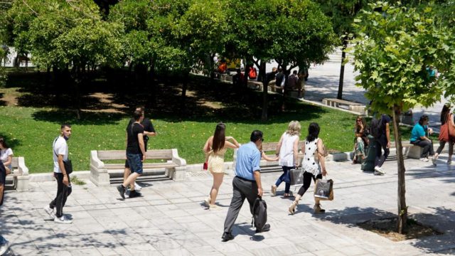 Η φωτογραφία της ημέρας: Ο υδράργυρος ανεβαίνει στο κέντρο της Αθήνας