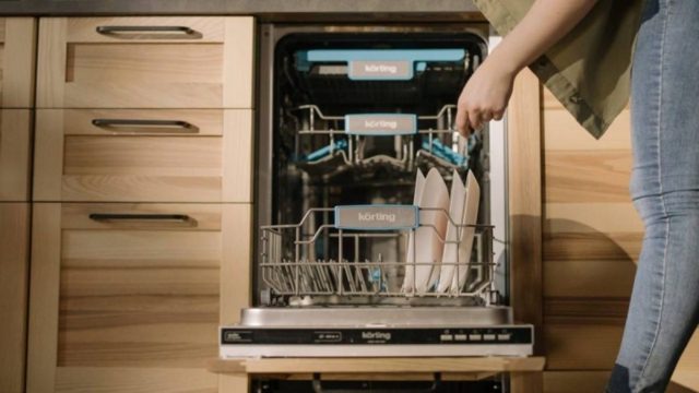 Πηγή άσχημης μυρωδιάς στην κουζίνα και στα σκεύη – Έτσι θα κάνετε το πλυντήριο πιάτων να μοσχομυρίσει ξανά!