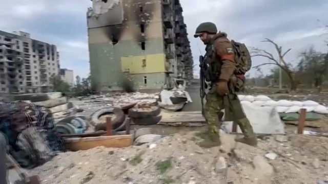 Δραματικές ώρες για τους αμάχους στην Ουκρανία – Τα σχέδια του Πούτιν και ο εφιάλτης των πυρηνικών απειλών (Video)