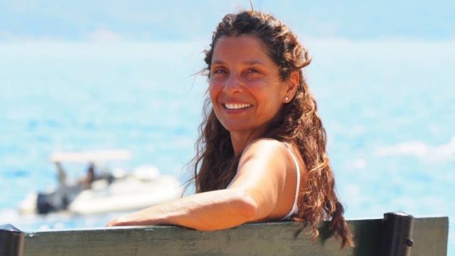 Εύα Μανωλαράκη: Δημοσιογράφος η κόρη της Πόπης Τσαπανίδου – Καμία ομοιότητα με τη μητέρα της (photos)