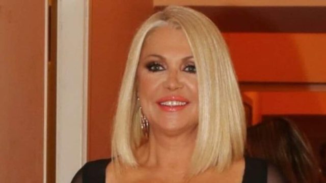 Σούσουρο με τη Ρούλα Κορομηλά: «Ήταν η γυναίκα που με πήρε στην ομάδα της και κάποια στιγμή…»