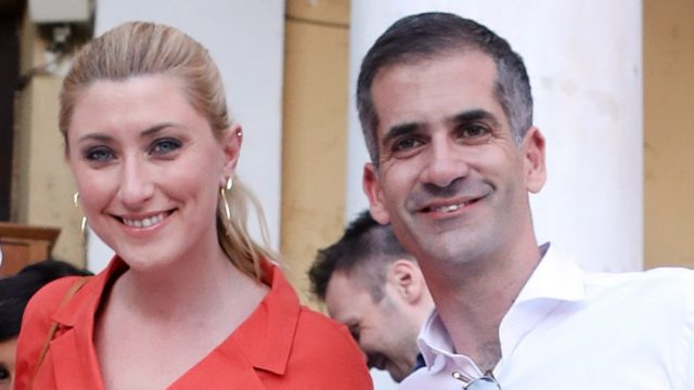 Ερωτευμένη όσο ποτέ η Σία Κοσιώνη: «Πολλά πράγματα με κέρδισαν στον Κώστα Μπακογιάννη – Το σημαντικότερο ήταν ότι…» (Video)