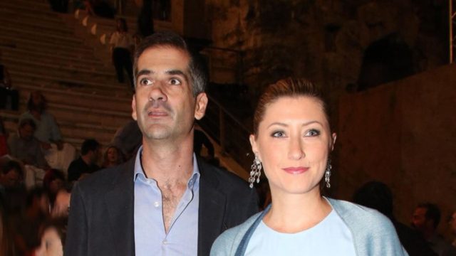 Τυχεράκιας ο Κώστας Μπακογιάννης: Δείτε για πρώτη φορά τη Σία Κοσιώνη ντυμένη νύφη (photo)