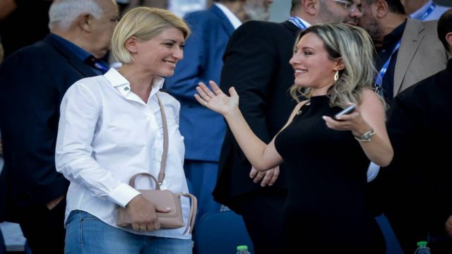 Κούκλα και στα 18 της η Σία Κοσιώνη – Η σπάνια φωτογραφία της από τις Πανελλαδικές στο λύκειο!