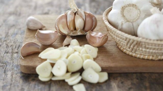 5+1 λόγοι που πρέπει να σταματήσετε να καταναλώνετε σκόρδο – Είναι επικίνδυνο