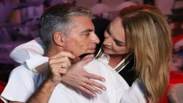 Δεν δίστασε η Τατιάνα Στεφανίδου – «Έκανα σεξ πρώτη φορά με τον Ευαγγελάτο…» (video)