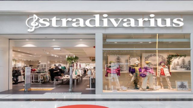 Το ψηλόμεσο σορτς από τα Stradivarius που κολακεύει το σώμα – Σε τιμή σοκ!