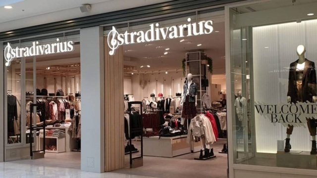 Το sexy φόρεμα από τα Stradivarius με τιμή ΣΟΚ – Κοστίζει μόνο 19,99 €!