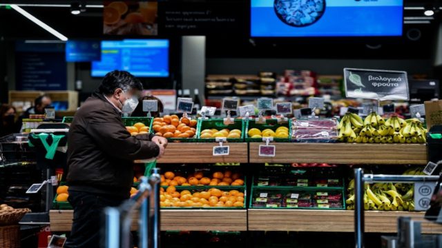 Πανικός στα σούπερ μάρκετ: Άμεσες αυξήσεις σε βασικά αγαθά – Η λίστα με όσα «εκτοξεύονται»! (video)