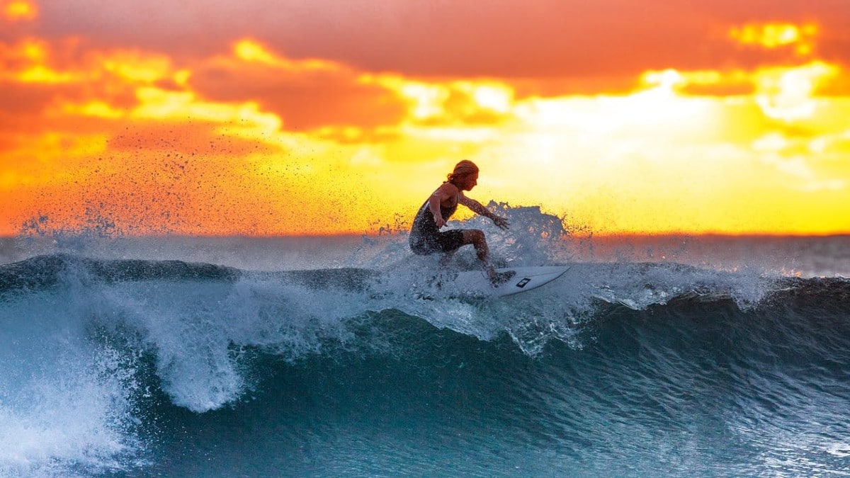 Γίνε και εσύ surfer: Πού θα κάνεις μαθήματα surf στην Αττική
