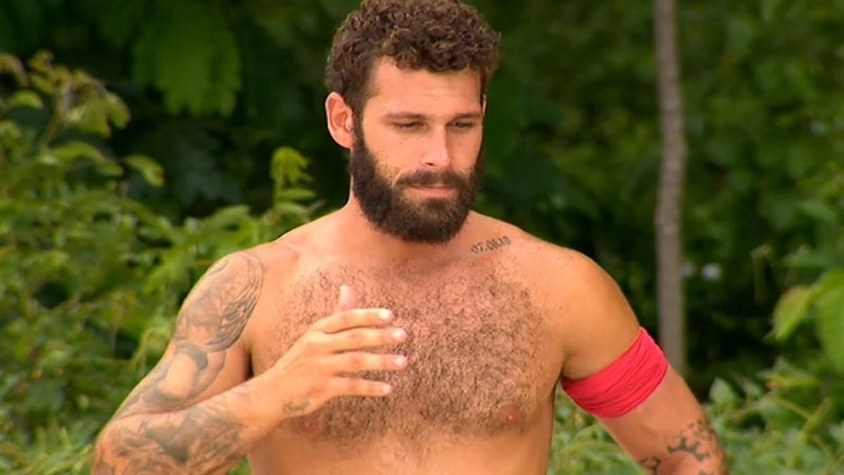 Εκτός Survivor 5 ο Στάθης Σχίζας – Μεταφέρθηκε εσπευσμένα στην κλινική (Video)