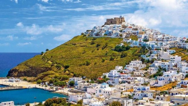 Μοναδικό και αξιοθαύμαστο: Το νησάκι των 150 σπιτιών στο Αιγαίο – Έχει μέχρι και… μίνι ελέφαντες! (video)