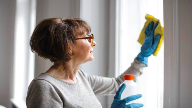 Γιαγιάδες εν δράσει: Δίνουν tips για τις δουλειές του σπιτιού!