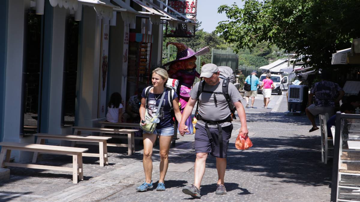 «Έσκασαν» τα ευχάριστα για τον τουρισμό: Αυξήθηκε κατά 377,7% η επιβατική κίνηση στα ελληνικά αεροδρόμια