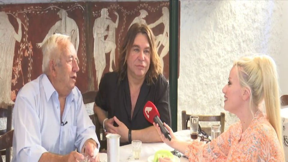 «Έγινε τραβεστί… Η μάνα του…» – Οι σ@ξ@#@λ@κ@ς επιλογές του Τρύφωνα Σαμαρά και η αντίδραση των γονιών του όταν το έμαθαν (Video)