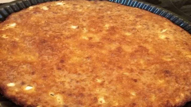 Περίσσεψε ψωμί; Ζουμερή τυρόπιτα χωρίς φύλλο με μυζήθρα και γιαούρτι